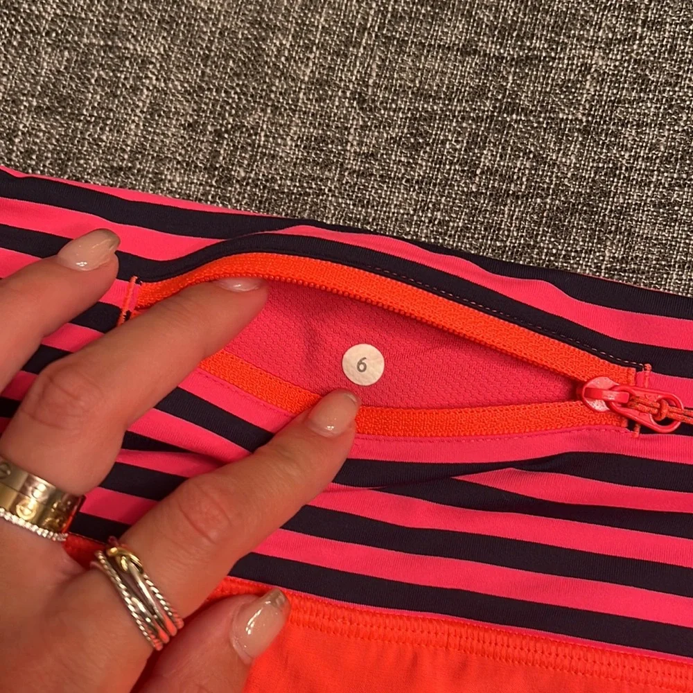 31. Lululemon Run Times Short *4-way Stretch 4" - Picture 4 of 5